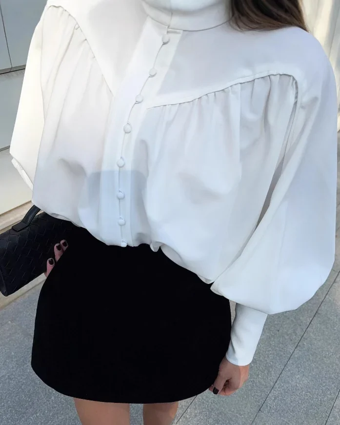 Gathered-sleeve blouse — Yoke & sleeve detail