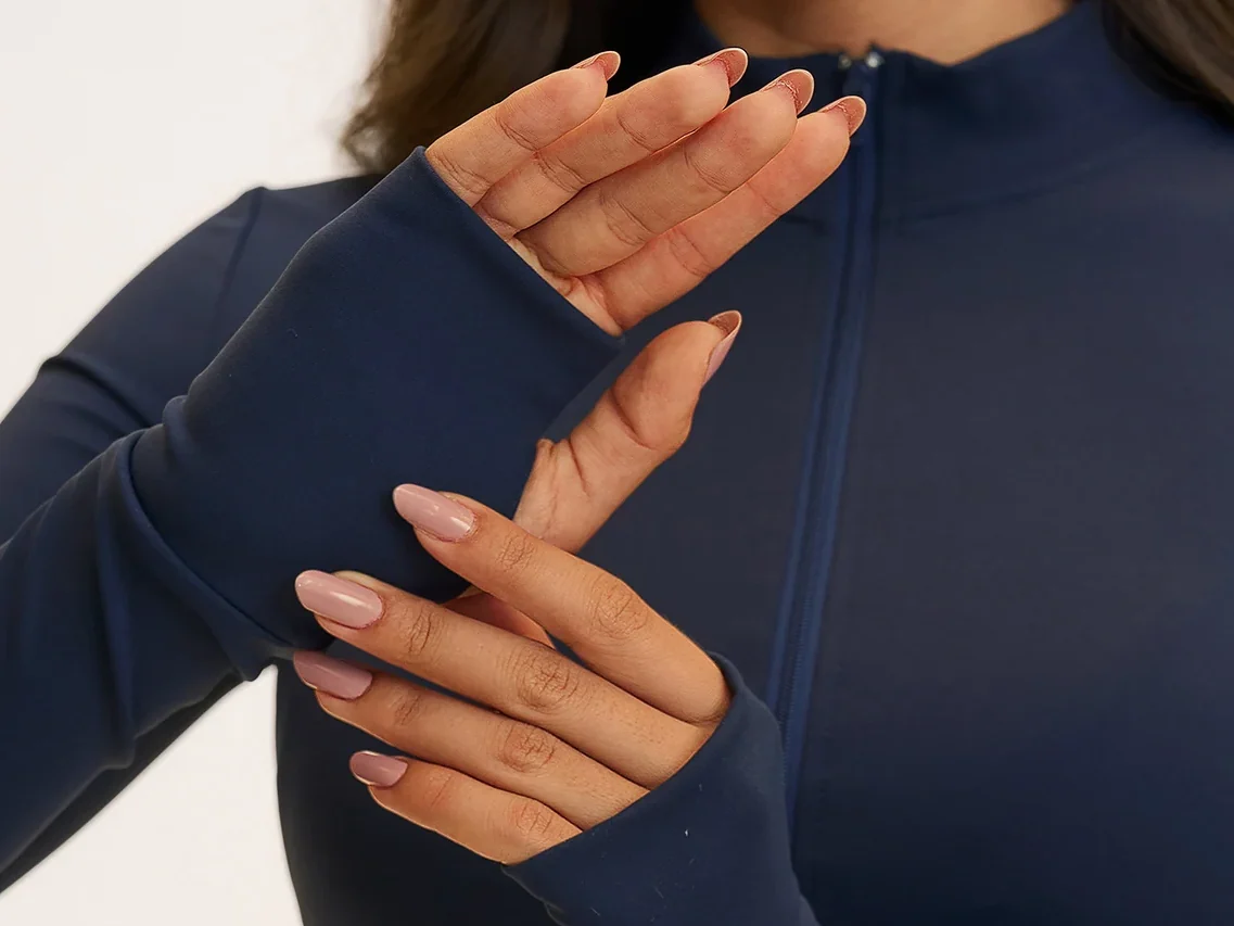 Thumbhole training layer — Thumbhole construction