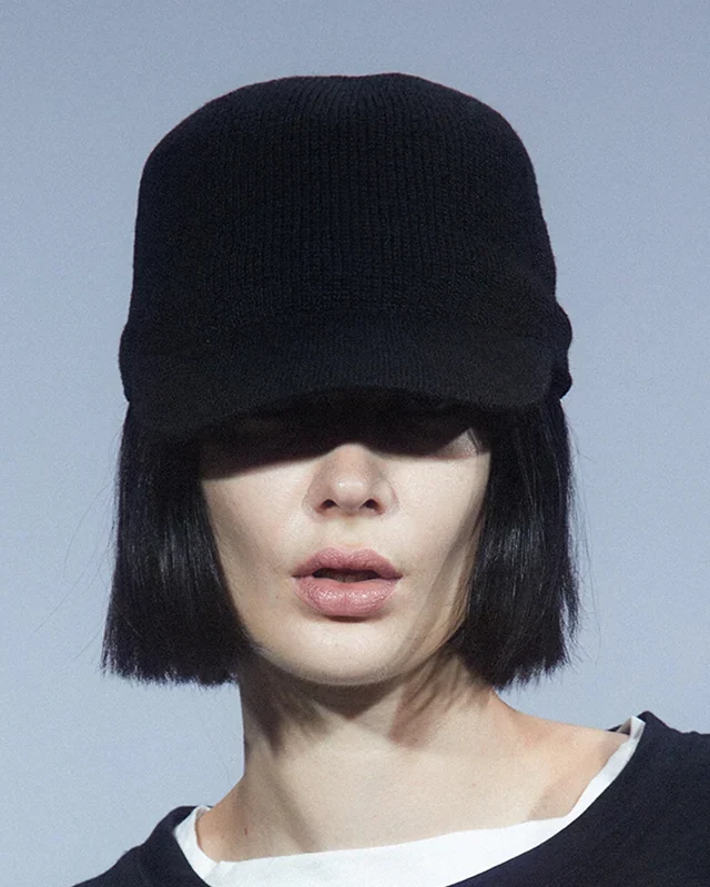 Knit visor cap — Front reference · Black