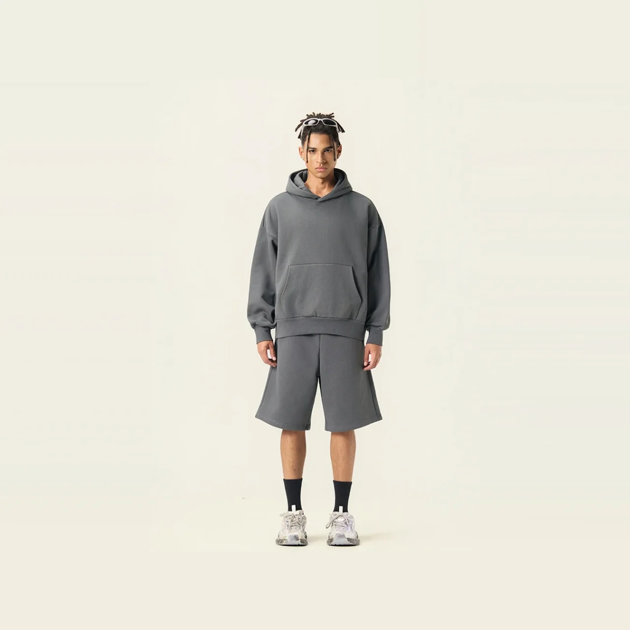 YEEGEM YGM8319 / YGDK031 dark gray front — coordinated set
